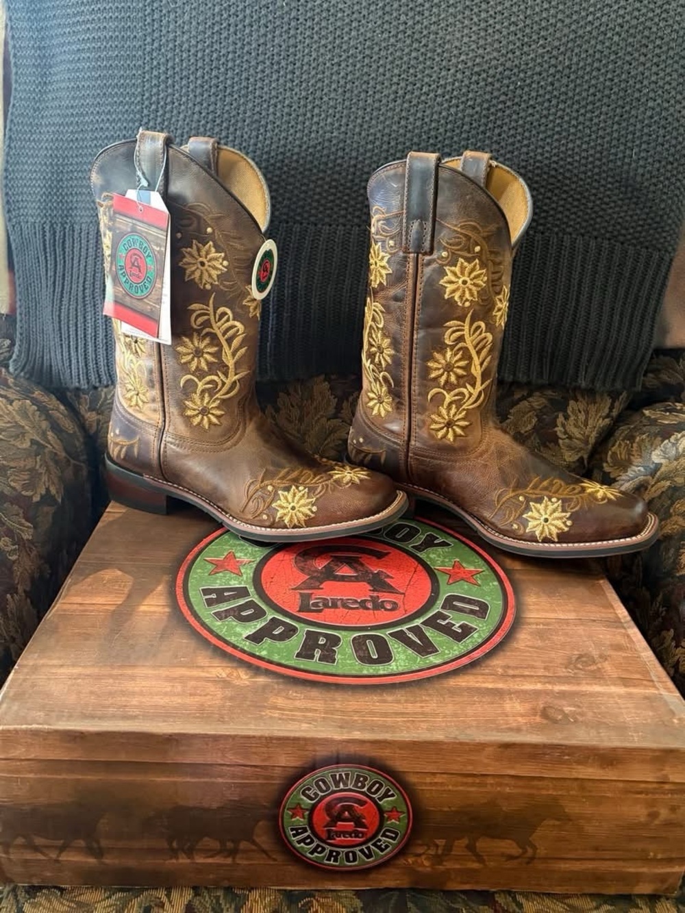 Laredo Brown Western Cowboy Boots with Yellow Embroidery - Picture 4 of 4